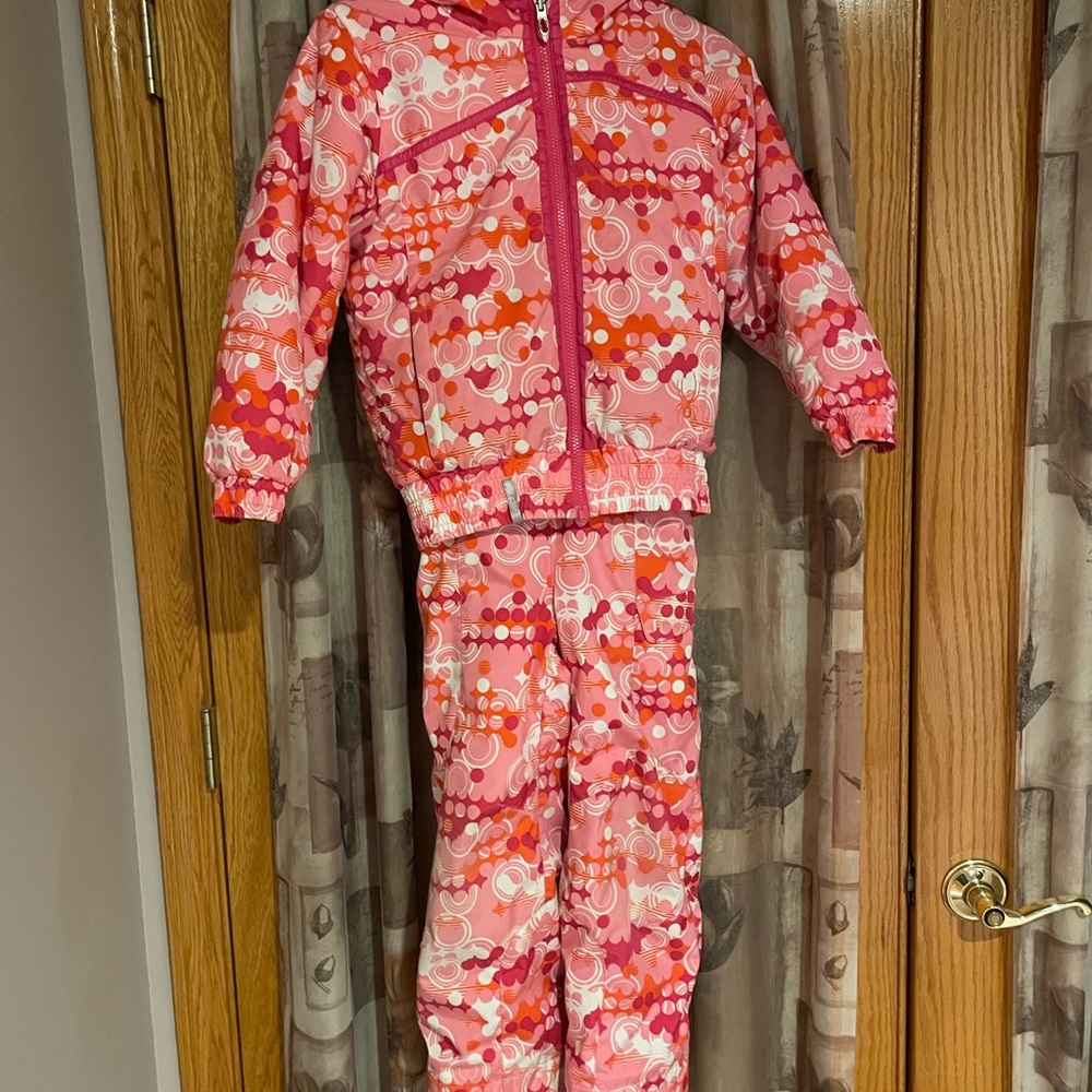 Girls super cute Spyder ski outfit. Size 7.
